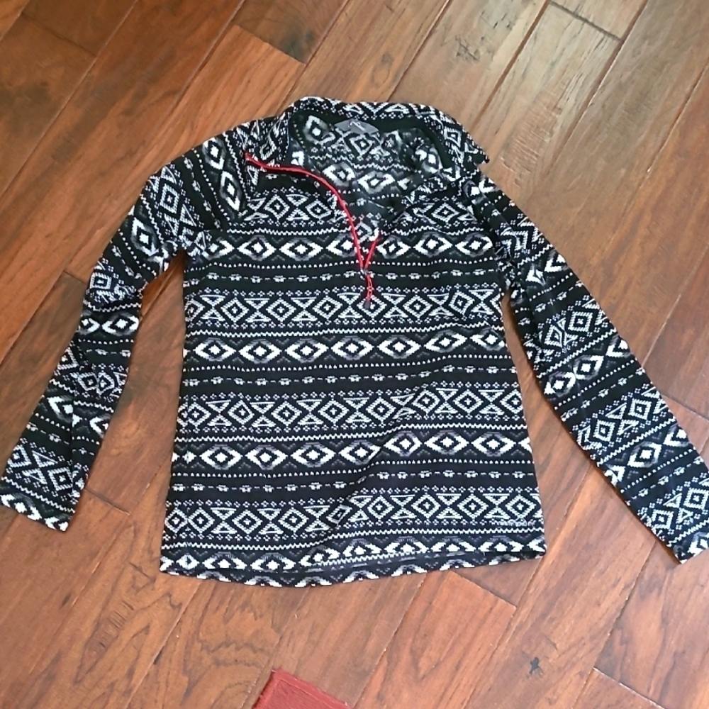 Eddie Bauer women's black and white pullover with a geometric pattern size Large